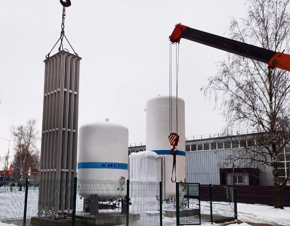Installation of an oxygen gasifier according to the WestMedGroup project for the anti-coronavirus center.